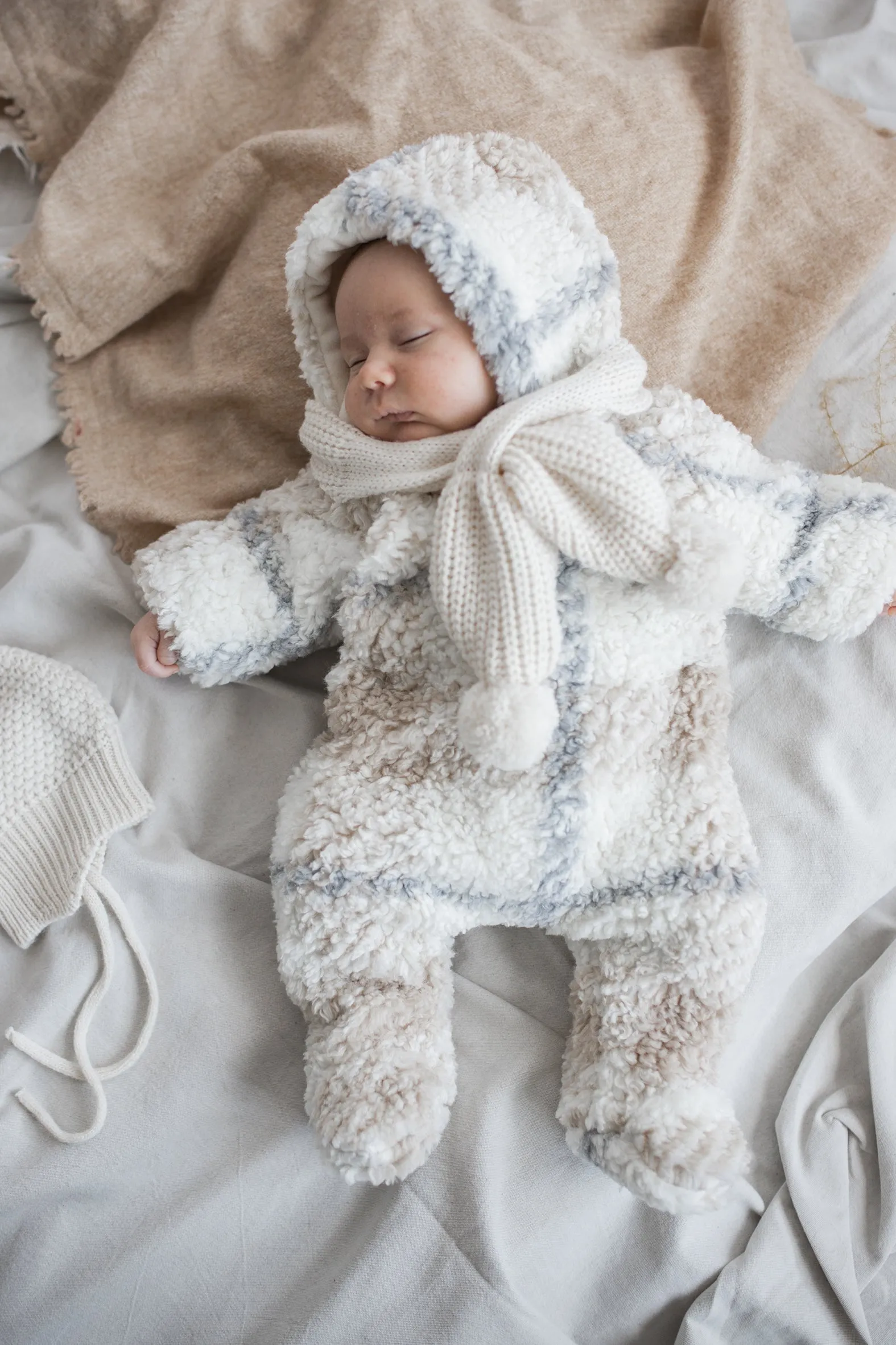 Cugat Polar Suit, Ecru